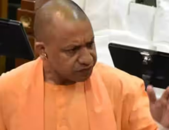 क्या है यूपी की सोशल मीडिया नीति, ₹8 लाख तक कैसे और किसे मिलेगा, क्यों हो रहा विवाद?