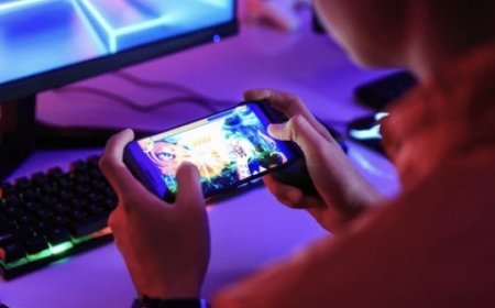 बेटा खेल रहा था ऑनलाइन गेम, पिता के खाते से निकल गए 30 लाख