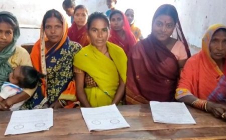 4 बहुओं के साथ साक्षरता परीक्षा में सास भी हुईं शामिल