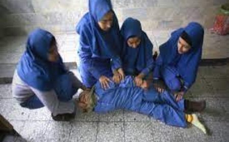 हिजाब से हारे तो ज़हर के सहारे ' मजहबी ठेकेदार'?