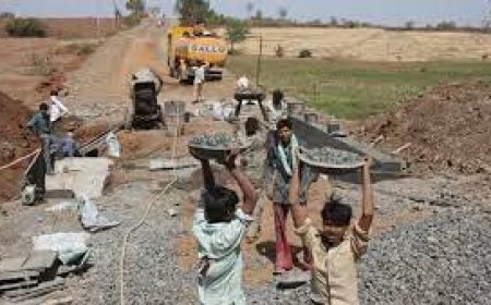 देशभर में सड़क, परिवहन और राजमार्ग से संबंधित 725 परियोजनाएं निर्धारित समय से पीछे चल रही हैं