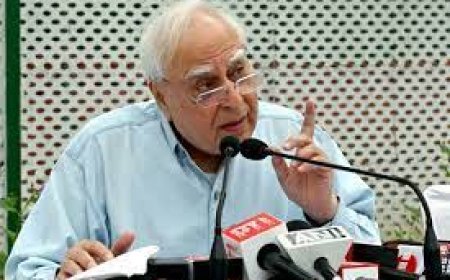 'देश में हो या विदेश में, सरकार की आलोचना करना नागरिकों का अधिकार' - कपिल सिब्बल