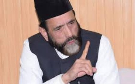 मौलाना तौकीर रजा ने कहा है कि देश में मुसलमान सुरक्षित नहीं है. मुसलमानों की लिंचिंग हो रही है