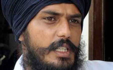 अमृतपाल सिंह के चाचा और ड्राइवर ने पंजाब पुलिस के सामने किया सरेंडर