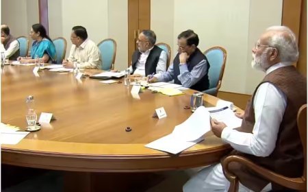 फिर पैर पसार रहा कोराना, अधिकारियों संग PM मोदी की हाईलेवल मीटिंग