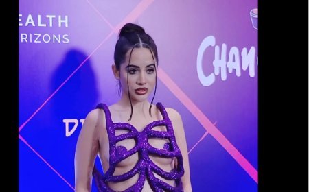 उर्फी जावेद का टॉपलेस लुक, यूजर ने कहा- पसलियां निकाल के पहन लिया