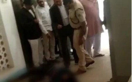 हत्या के आरोपी को  कोर्ट परिसर में गोलियों से भूना