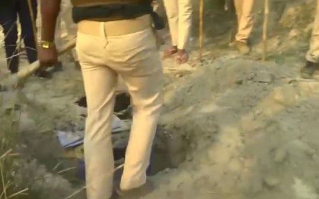 लोगों को लगता था जल रही है चिता लेकिन श्मशान घाट में देसी शराब बनाने का हो रहा था कारोबार