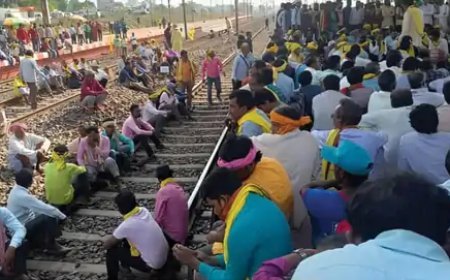 बंगाल में कुर्मी समाज के आंदोलन से 64 ट्रेनें रद्द