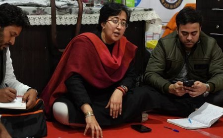 AAP का डिग्री दिखाओ अभियान: आम आदमी पार्टी के नेता हर दिन दिखाएंगे अपनी डिग्री