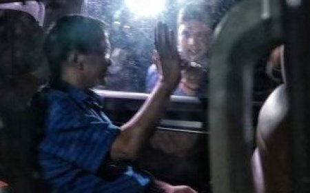 9 घंटे की पूछताछ के बाद CBI दफ्तर से बाहर निकले केजरीवाल