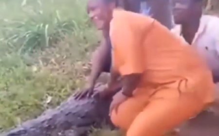 मगरमच्छ संग खिंचवा रहे थे फोटो, देखिए फिर क्या हुआ