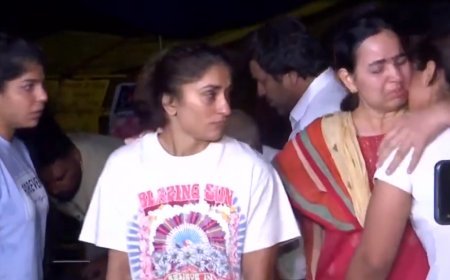 देर रात जंतर मंतर पर भारी बवाल, खाट के लिए पुलिस और पहलवानों में झड़प