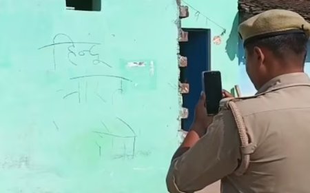 UP के बांदा में घरों के बाहर लिखा, हिंदुओं मकान खाली करो, भारत छोड़ो...
