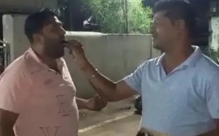 एडिशनल सब-कलेक्टर के घर छापा, जनता ने मिठाई बांटी