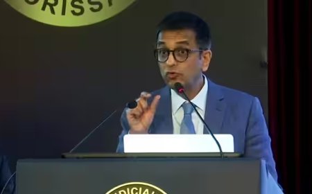 लेखक का CJI पर विवादित बयान - 'चंद्रचूड़ को बंदूक देकर मणिपुर भेजिए'