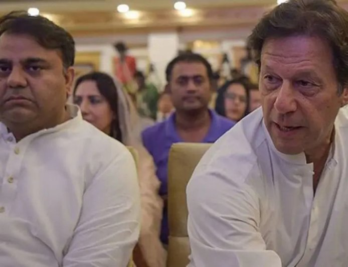 इमरान खान और उनके करीबी फवाद चौधरी की बढ़ी मुश्किलें, गैर-जमानती वॉरंट