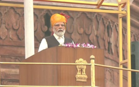 भारत के 77वें स्वतंत्रता दिवस के मौक़े पर पीएम नरेंद्र मोदी ने लाल क़िले से देश को संबोधित किया.