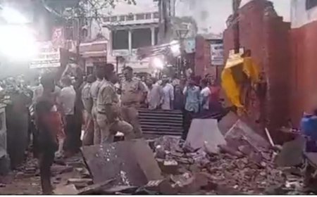 बांके बिहारी मंदिर के पास हादसा, मकान का छज्जा ढहा, 5 की मौत