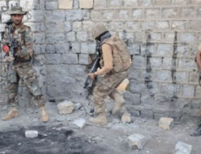 Pakistan के  ग्वादर में BLA ने किया चीनी इंजीनियरों के काफिले पर अटैक, 13 की मौत